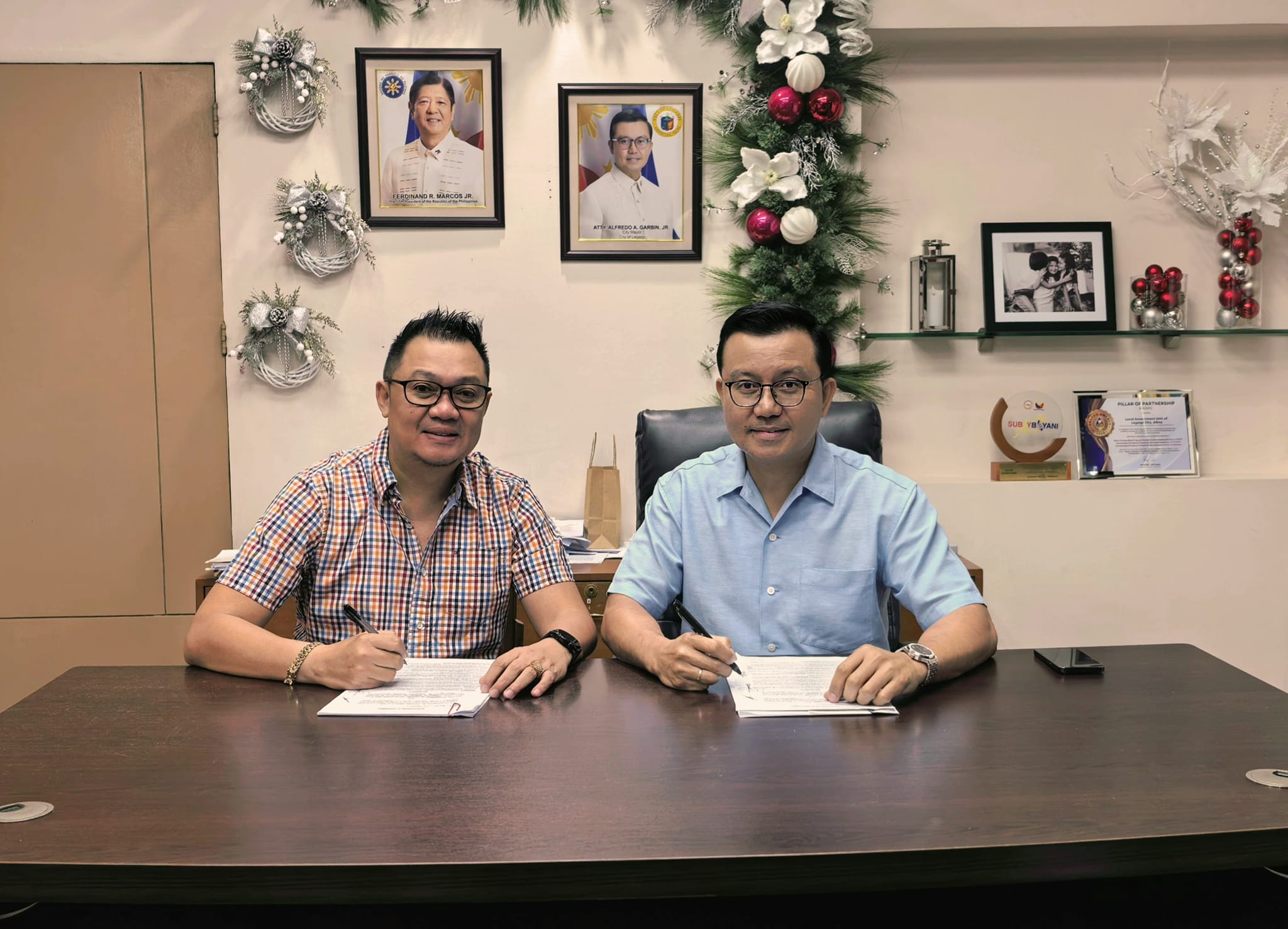 DOT AND LEGAZPI CITY INKS HOSTING AGREEMENT FOR BICOL LOCO